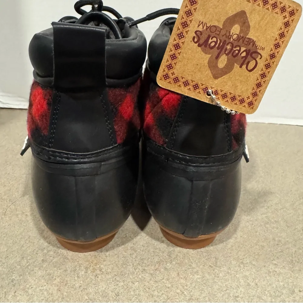 Skechers Women’s Black Red Pond Good-Plaid Duck Boots Size 8